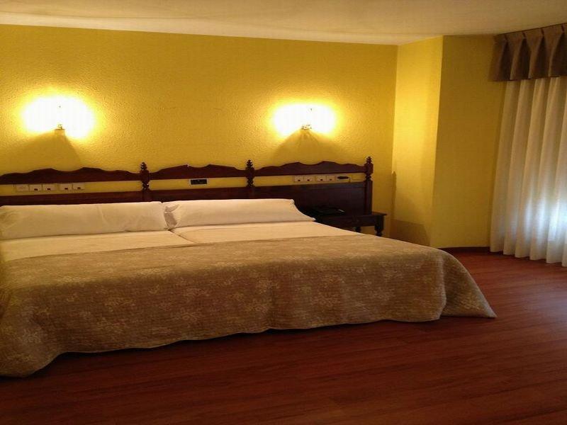 Hotel Alda Centro Хихон Екстериор снимка