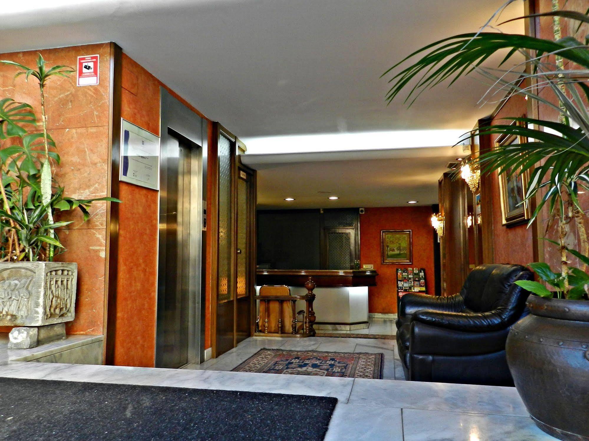 Hotel Alda Centro Хихон Екстериор снимка