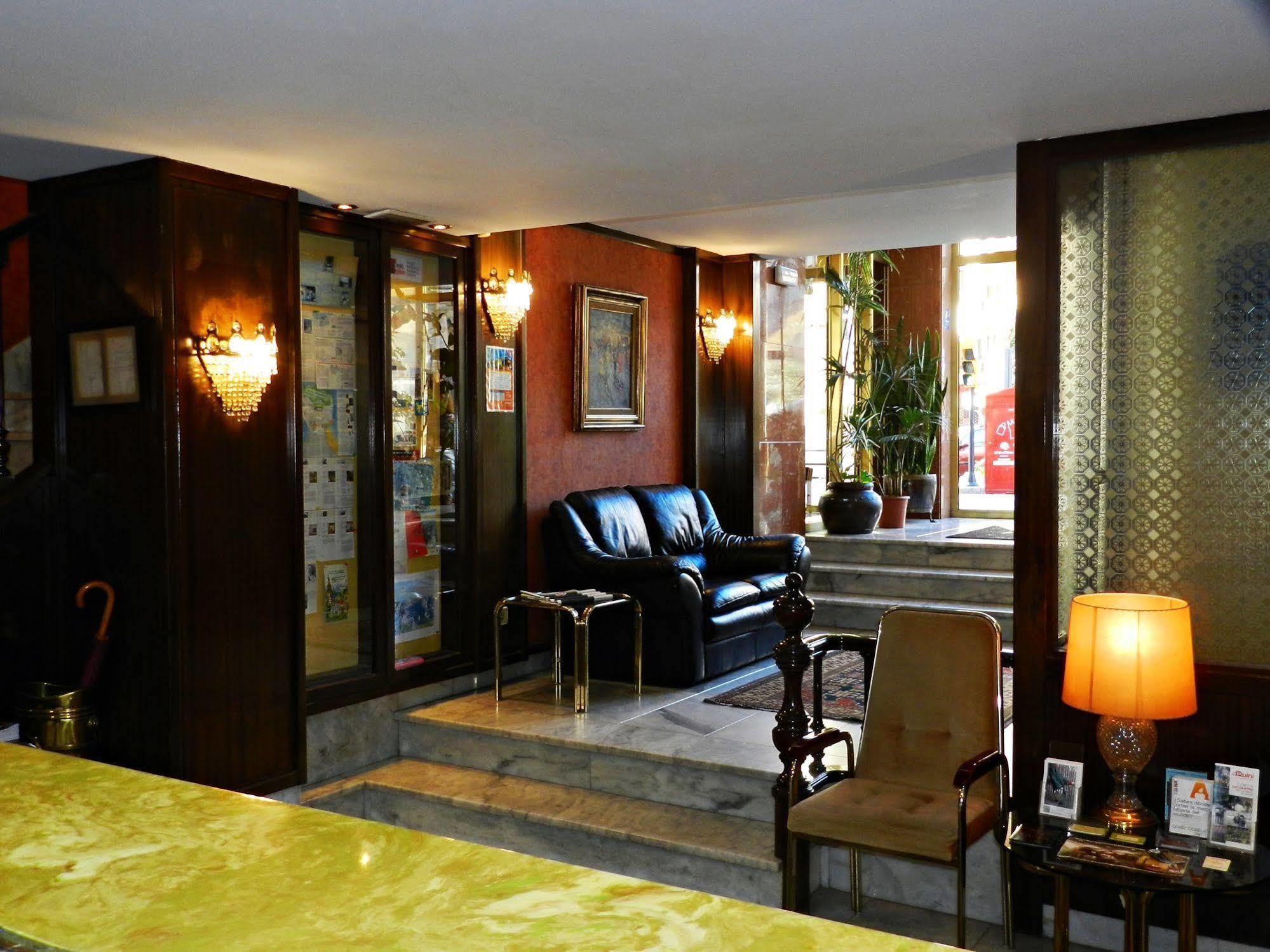 Hotel Alda Centro Хихон Екстериор снимка