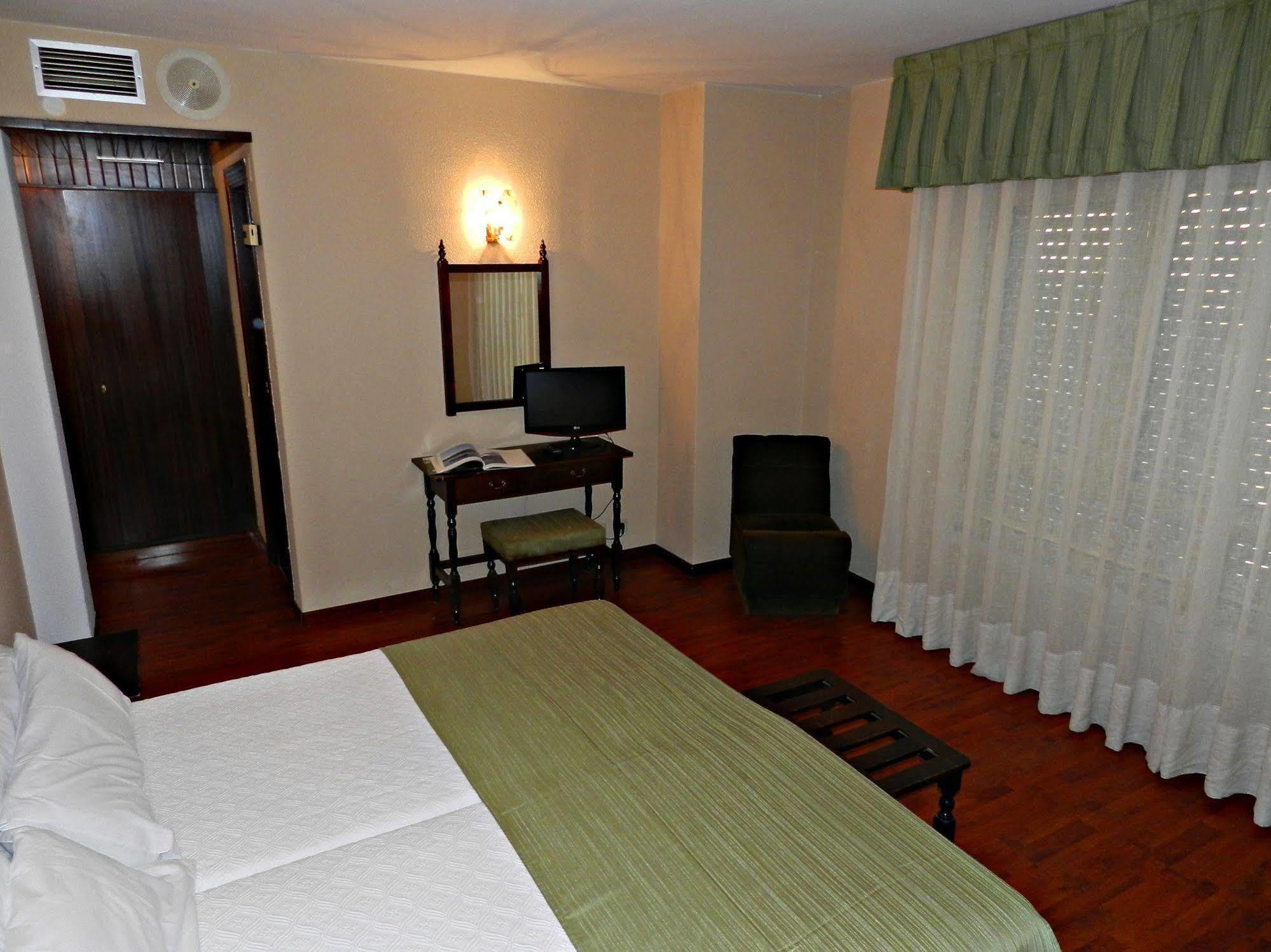 Hotel Alda Centro Хихон Екстериор снимка