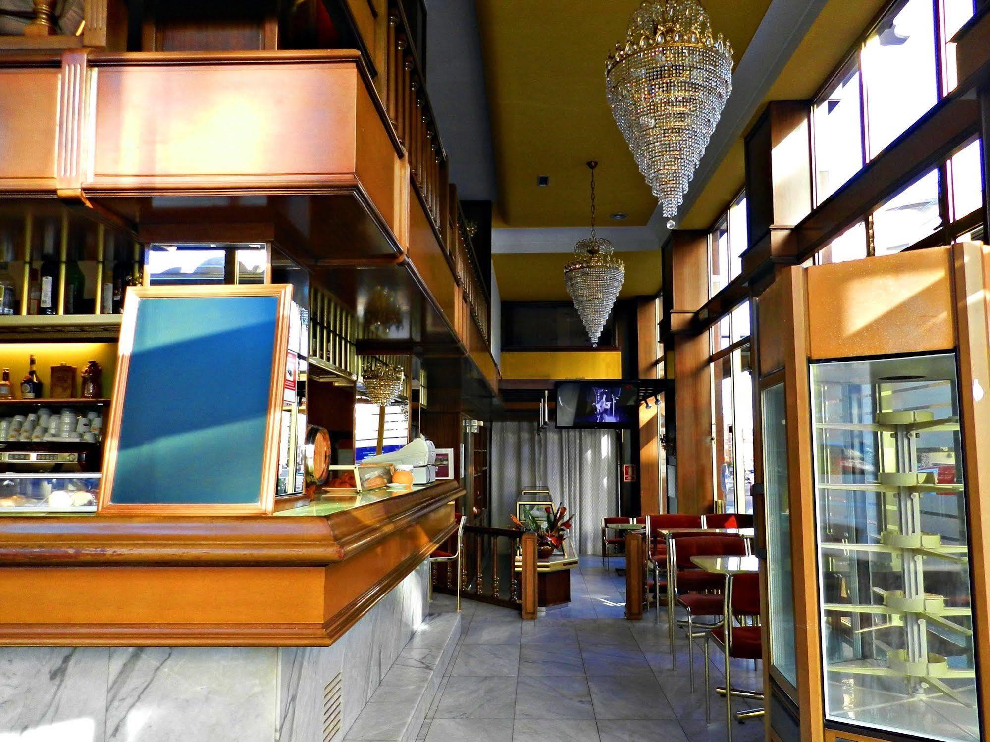 Hotel Alda Centro Хихон Екстериор снимка